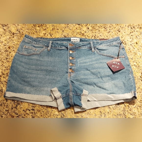 Ava & Viv mid-rise stretch jean shorts, NWT - Picture 1 of 3